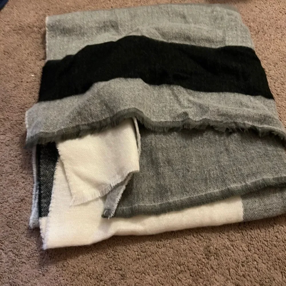 Zara OS wide scarf‎